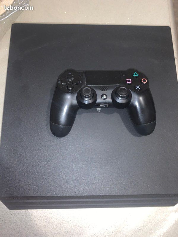 Ps4 pro avec cable manette et jeux gta5 fournis (image 1)
