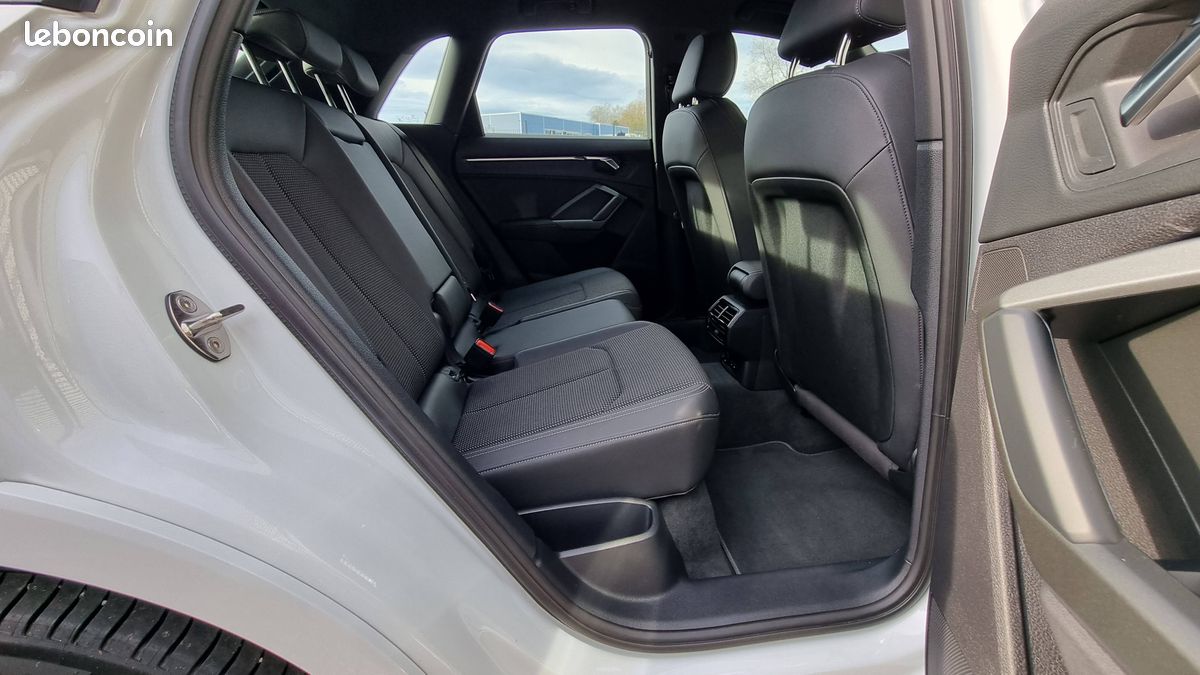 AUDI Q3 45 TFSIe 245 ch S tronic 6 S line (image 14)