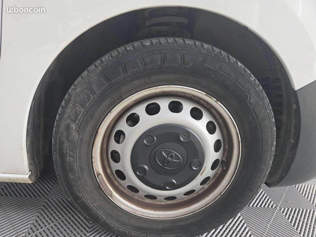 TOYOTA PROACE 1.5 120 D-4D - (RC22) Combi Long Dynamic / TVA Récupérable (image 30)