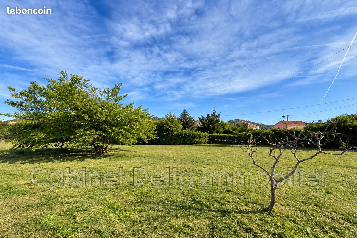 Terrain 585 m² · à Six-Fours-les-Plages · 585 m² · 390 000 €