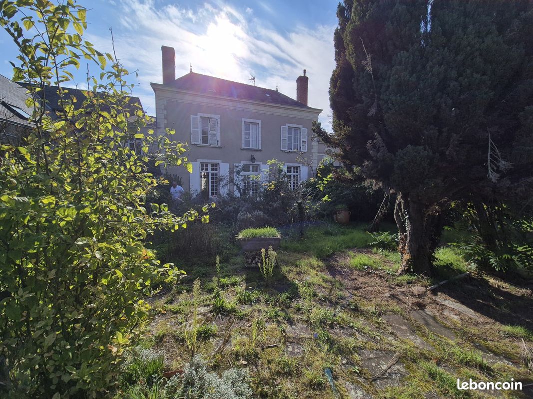 Maison 9 pièces 235 m² · à Sablé-sur-Sarthe · 235 m² · 349 400 €
