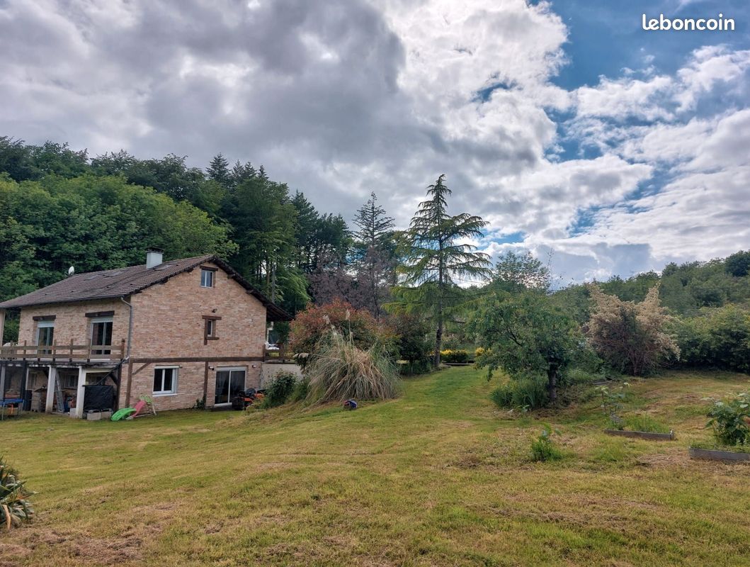 Maison 6 pièces 230 m² · à Favars · 230 m² · 261 000 €
