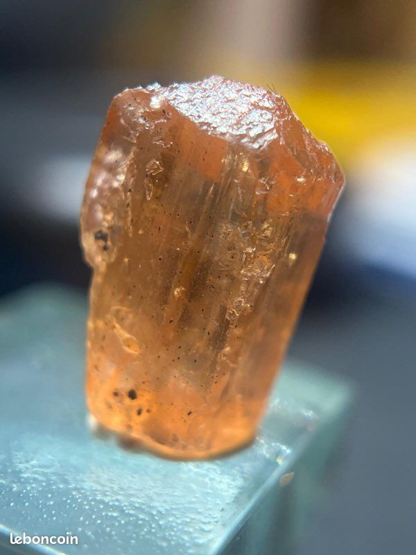 Topaze Impériale Brute Naturelle - 7.38 Carats, Origine Ouro Preto (Brésil)
