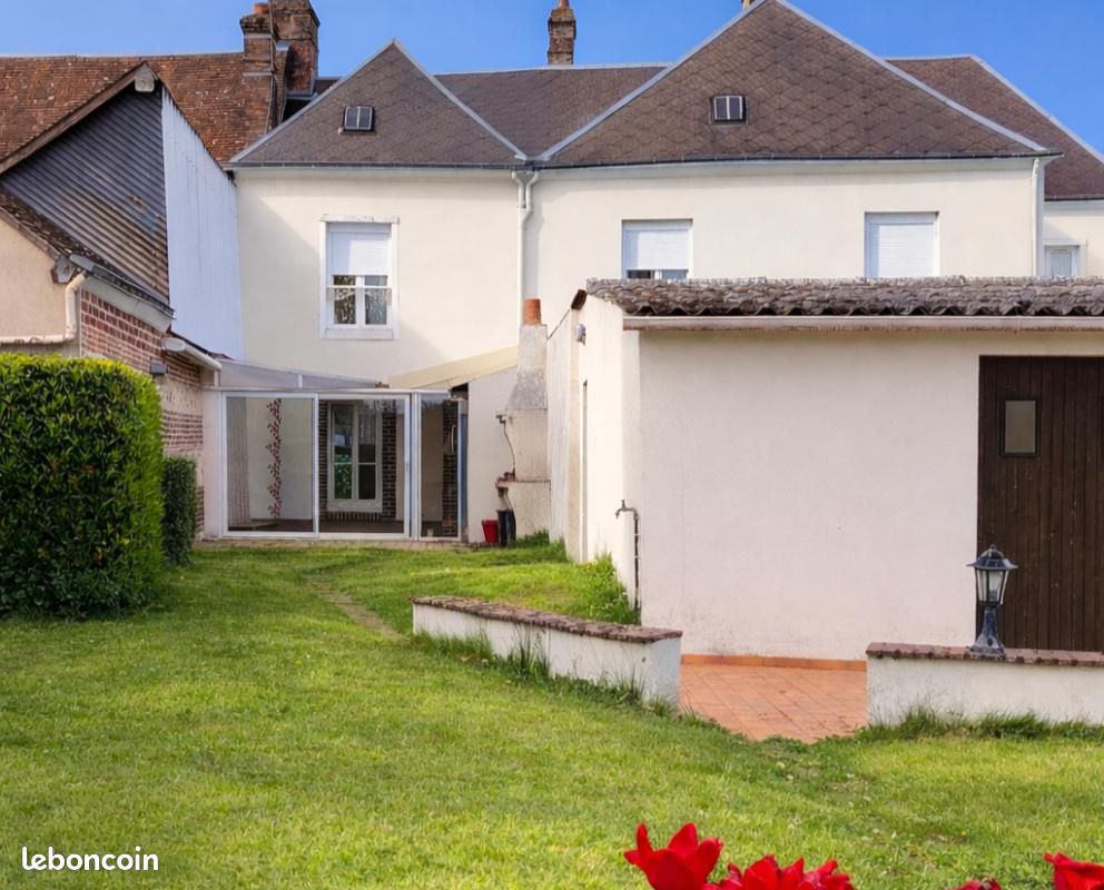 Immeuble 11 pièces 246 m² · à Brou · 246 m² · 242 000 €