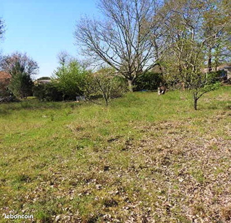 Terrain 800 m² Roaillan · 88 000 €