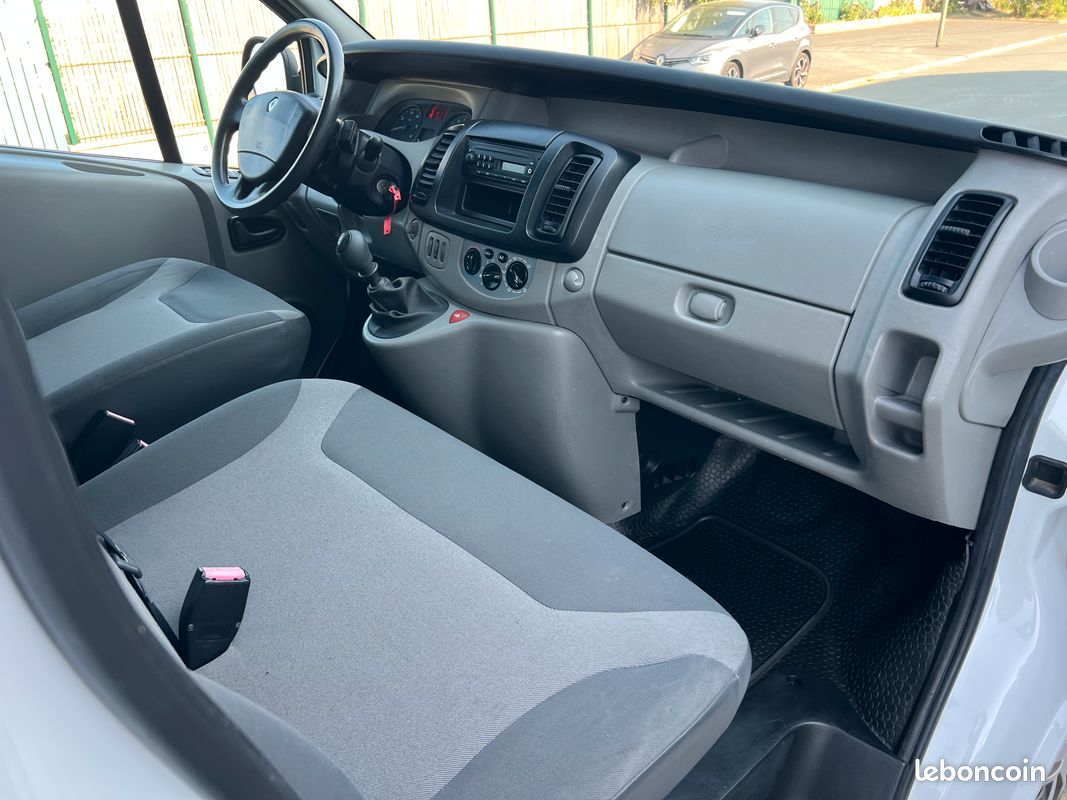 Renault trafic 2.0 l dci 115 cv (image 6)