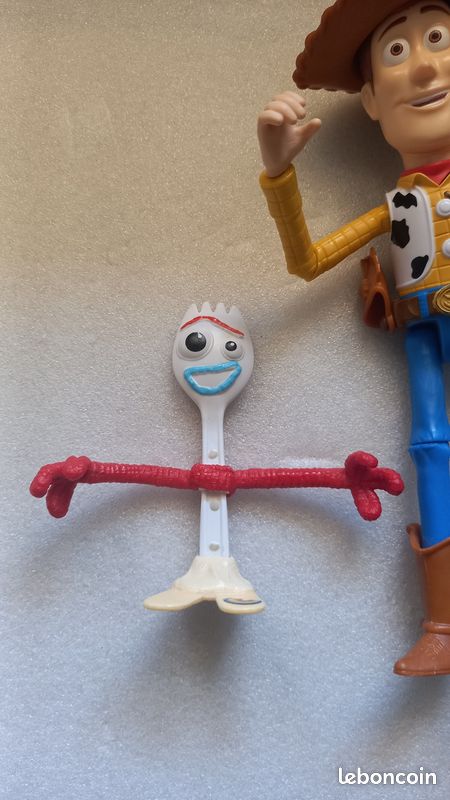 Figurines Toy Story 4: Woody sonore, Buzz l'Éclair sonore et Fourchette (image 6)
