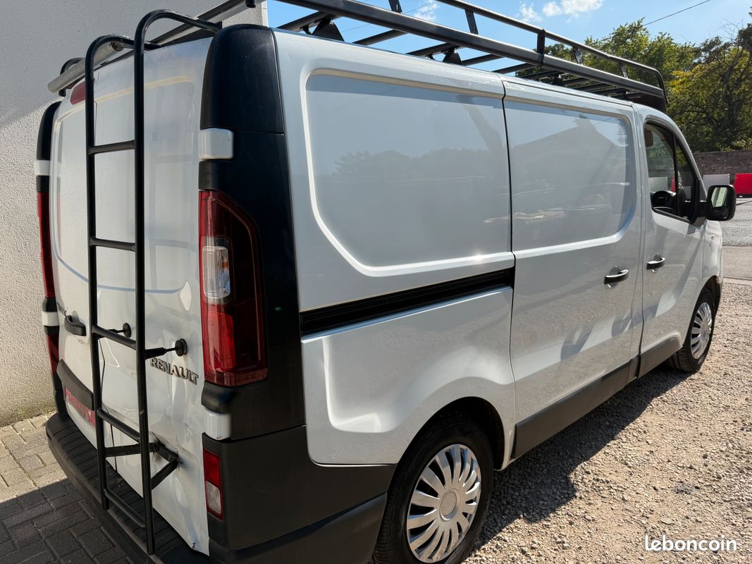 Renault trafic dci 120 cv grand confort 9900 ttc 8250 ht (image 4)