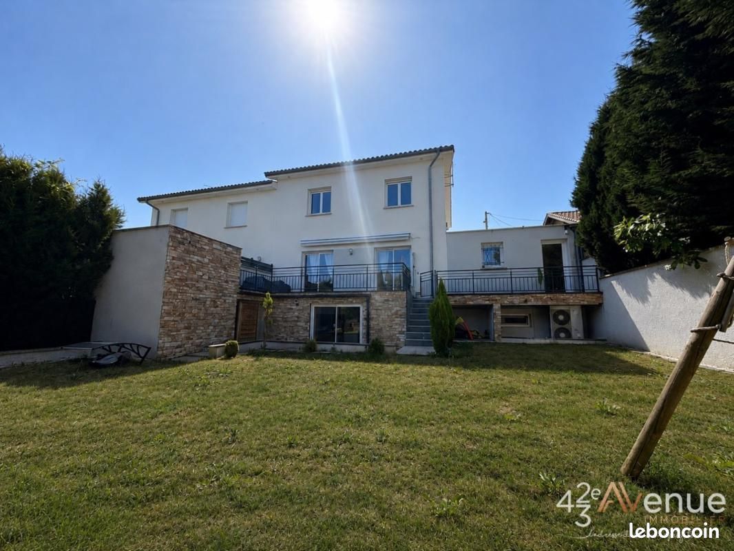 Maison 7 pièces 230 m² · à Saint-Étienne · 230 m² · 320 000 €