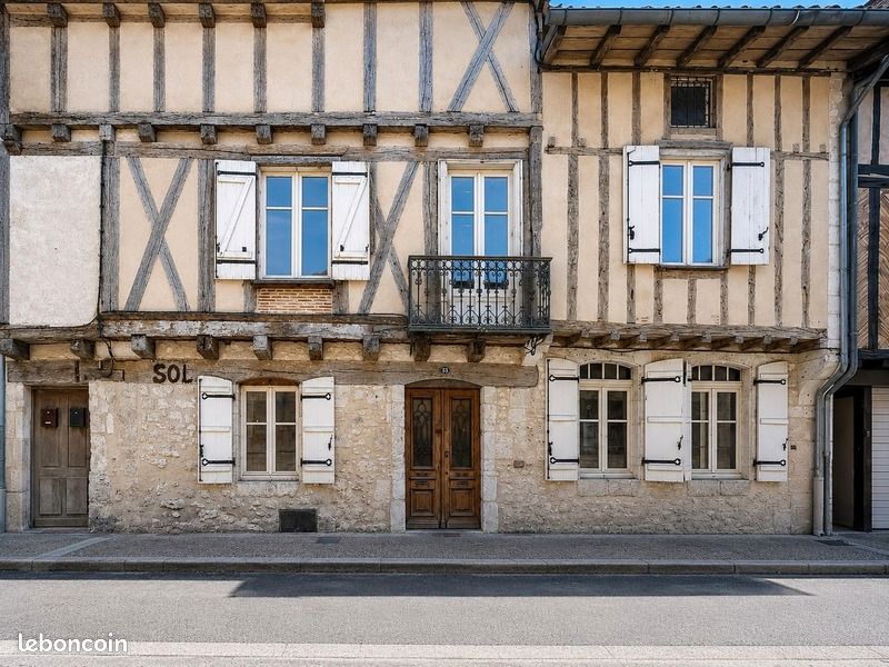 Maison 8 pièces 241 m² · à Sainte-Foy-la-Grande · 241 m² · 180 000 €