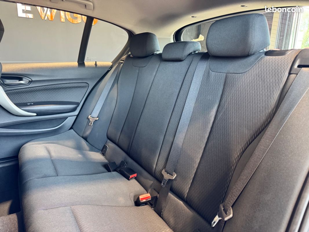 BMW SERIE 1 120I DKG 177 CH PHASE II - URBAN CHIC - VOLANT SPORT - JA 18 - FEUX TEINTÉS - ECHAPPEMENT SPORt (image 8)