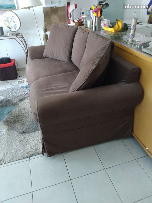 Canapé 3 places convertible marron foncé avec 4 grands coussins, dimensions L2,05 P 0,95, H065 (image 2)