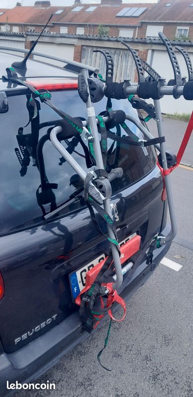 feu vert accroche velo sur voiture