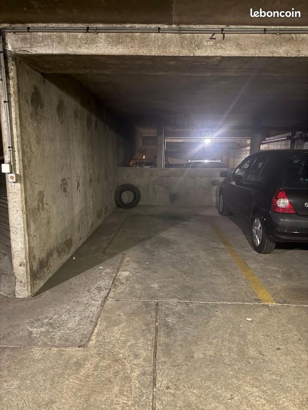 Parking Clichy · 22 500 €