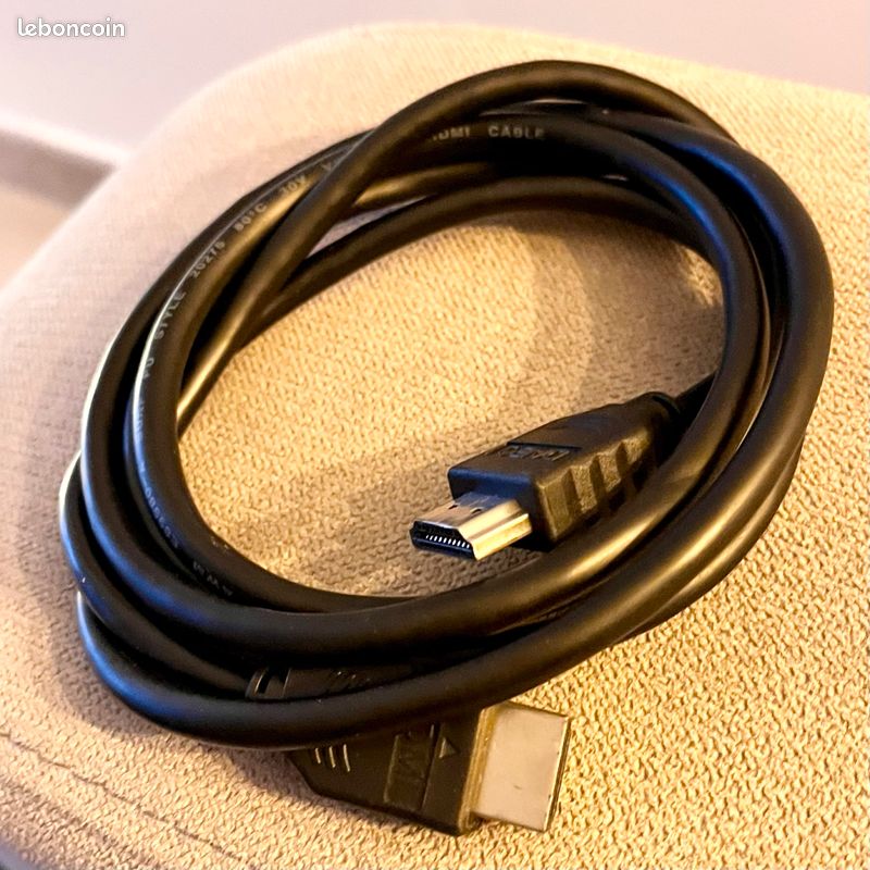 Câble HDMI connecteurs argents 150cm (image 2)