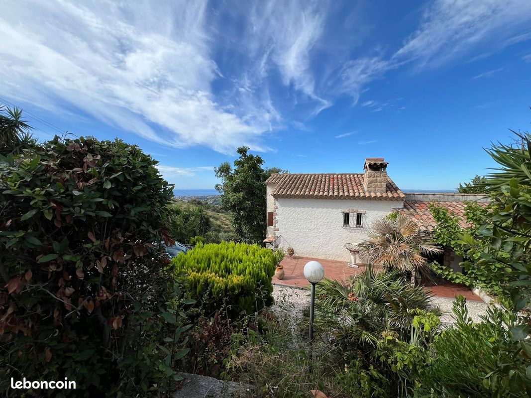 Maison 4 pièces 138 m² · à Aspremont · 138 m² · 868 000 €