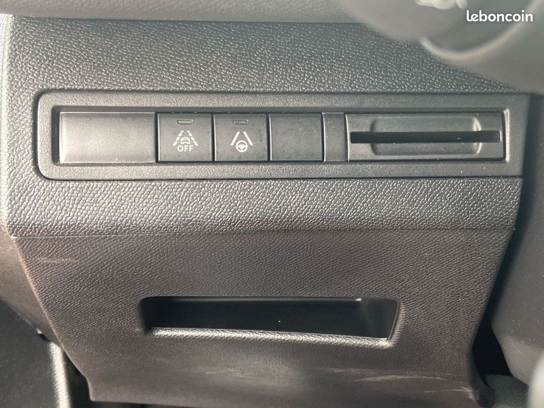 Peugeot 3008 BlueHDi 130 EAT8 GT (image 31)