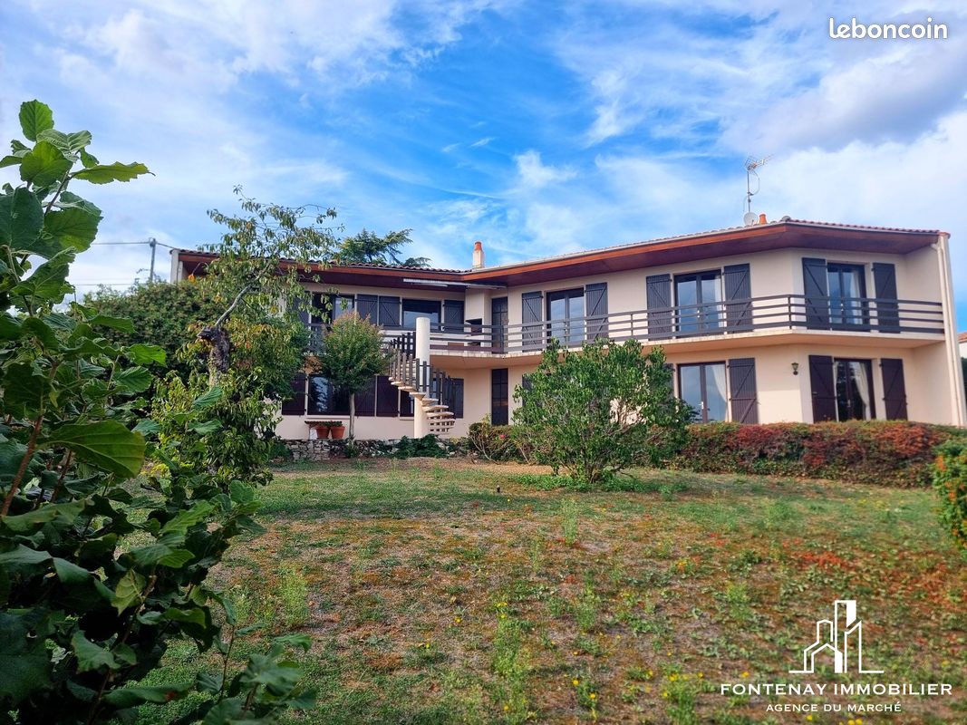 Maison 9 pièces 205 m² · à Fontenay-le-Comte · 205 m² · 346 200 €