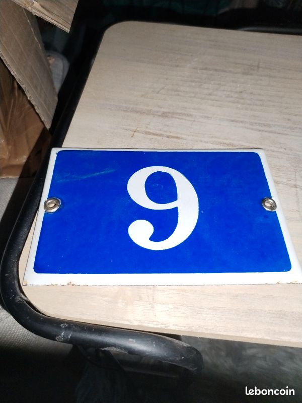 Plaque émaillée numéro 6 ou 9 (image 1)