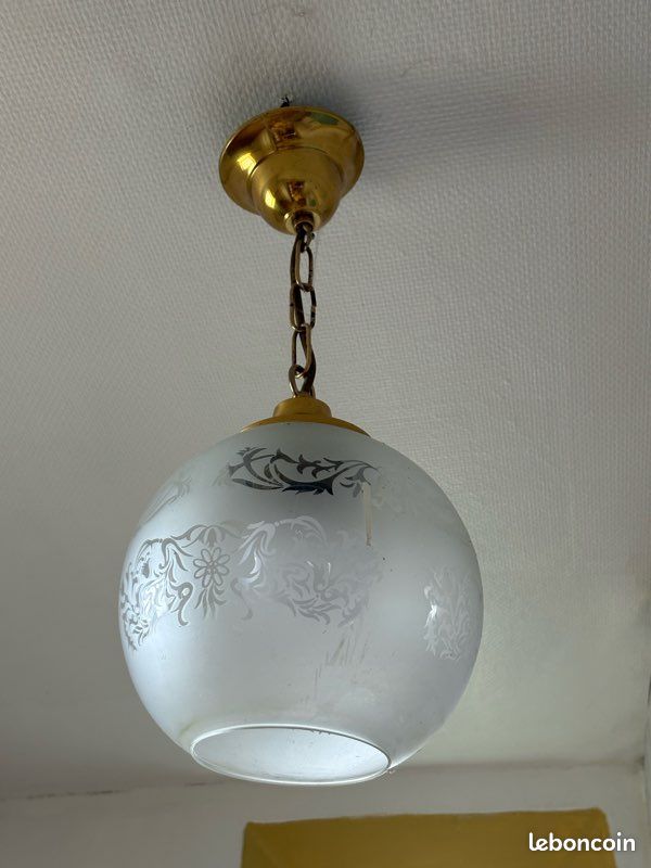 Lampe à poser globe vintage en verre dépoli