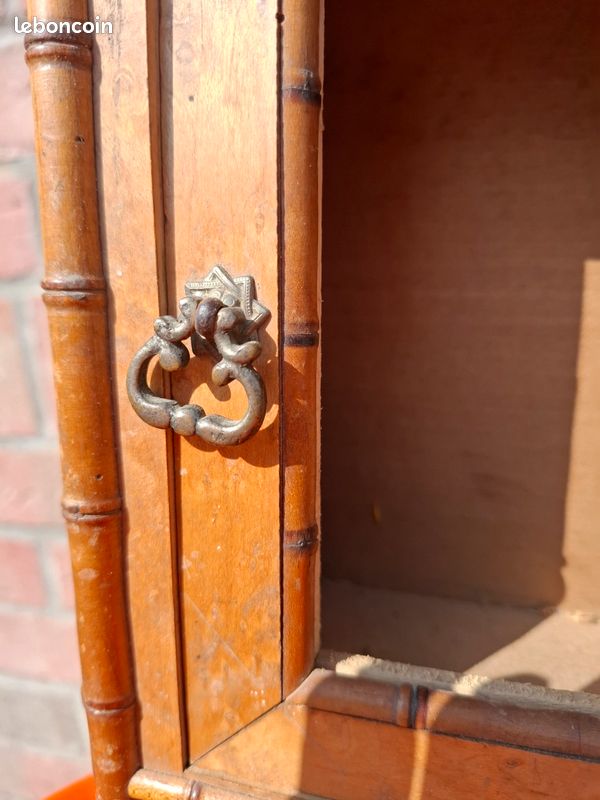 Ancienne armoire à poupées - France