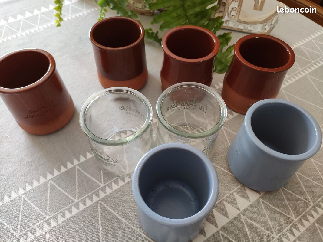 Lot de pots de yaourts (image 1)