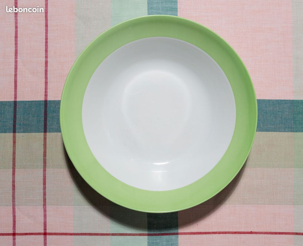Plat / saladier vintage en porcelaine blanche cerclée de vert (image 1)