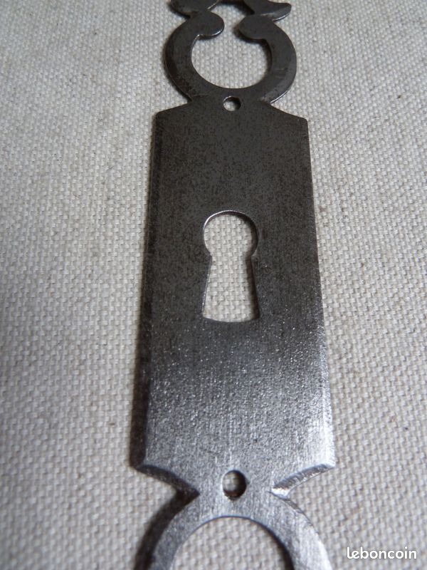 Paire D'entrées De Serrure Rustiques En Fer Découpé, Finition Vieillie - 200x25mm