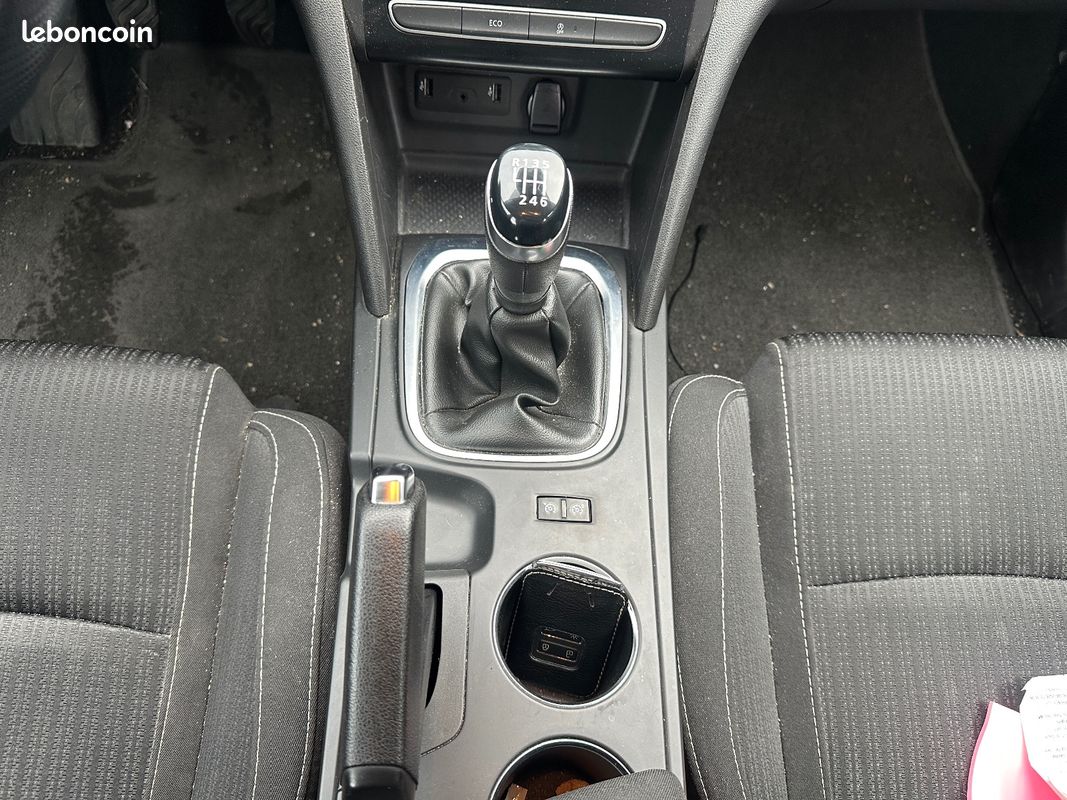 RENAULT MEGANE IV BERLINE TCe 100 Energy Life (image 22)