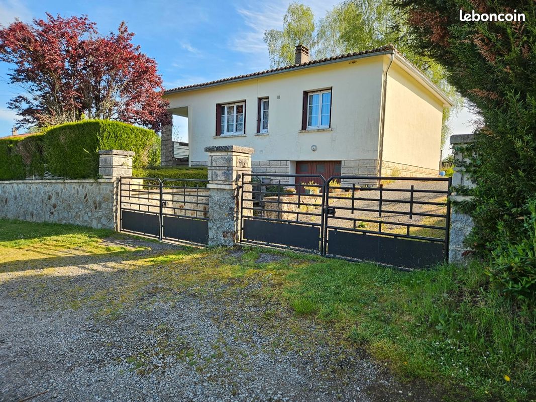 Maison 4 pièces 80 m² · à Lesterps · 80 m² · 90 000 €