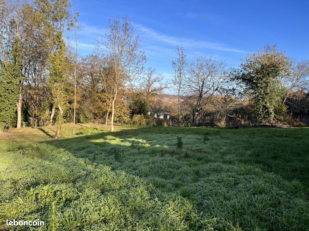Terrain à bâtir de 1010 m2 au prix de 80000 à MAGNAC-SUR-TOUVRE (16) · 80 000 €