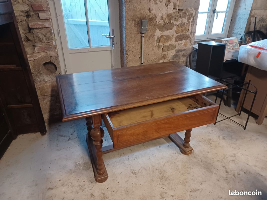 Petite table d'antiquaire (image 1)