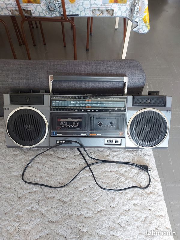 The Hitachi TRK-8290 is a classic 1980s boombox #boombox #ghettoblaster #oldschool #1980s #japanesium
