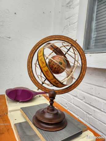 Globe ancien armillaire gravé sphère laiton nautique 18 avec décor