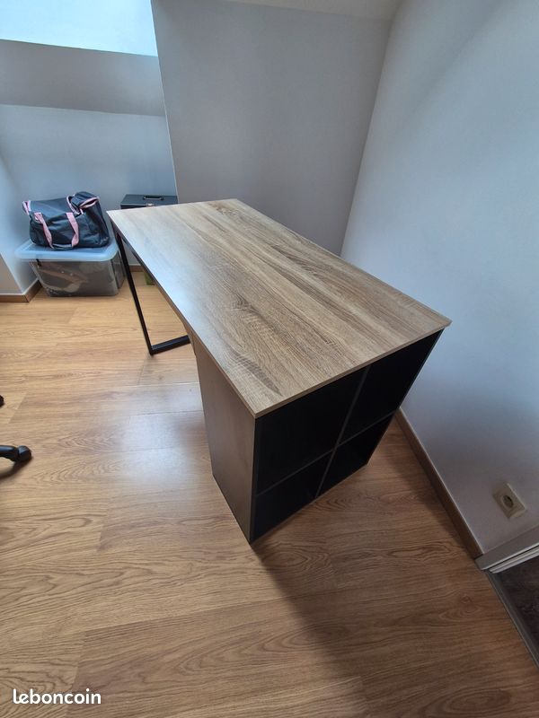 Bureau (image 1)