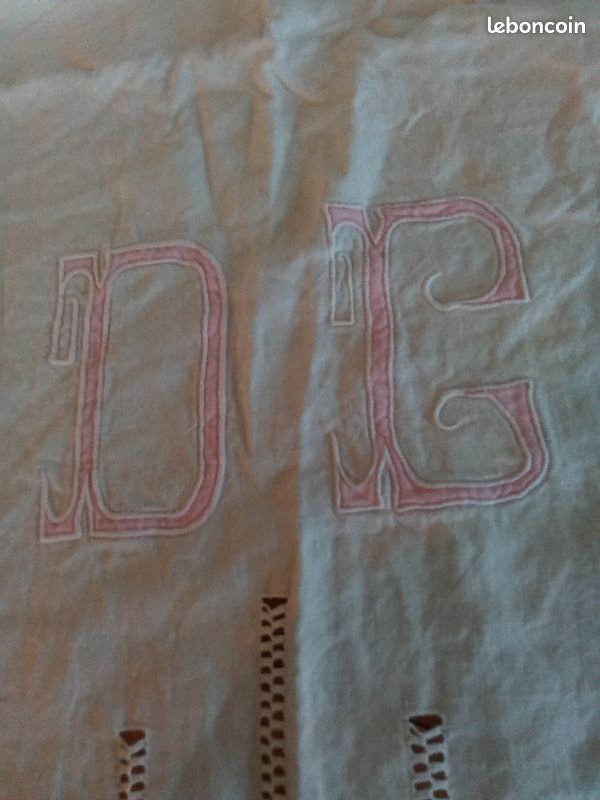 Drap ancien monogrammé et ajouré (image 4)