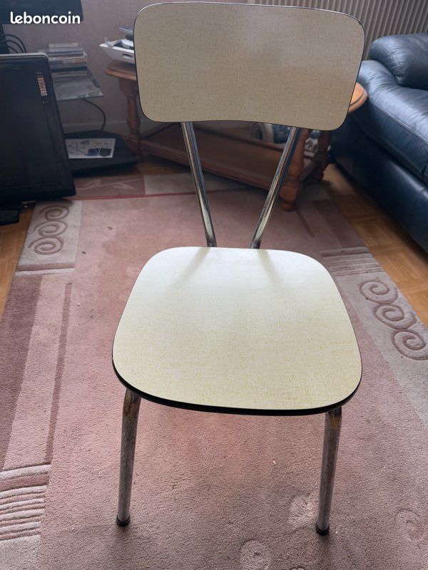 Chaise en Formica jaune (image 1)
