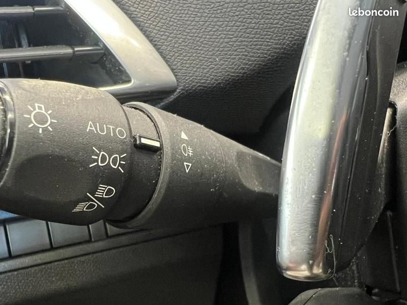 Peugeot 3008 1.2 PureTech 130ch S&S Style EAT8 (image 14)