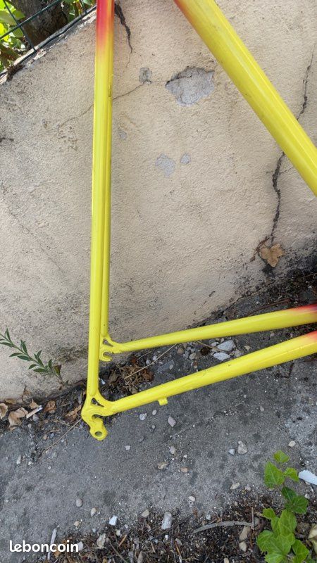 Cadre de velo acier très léger peinture refaite (mais mal faite) (image 5)