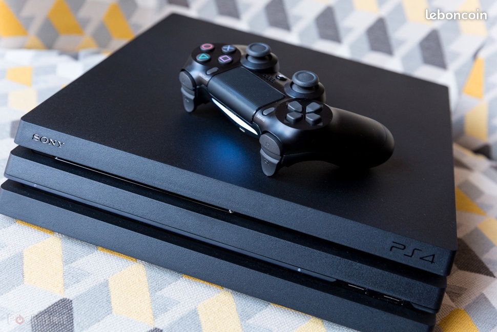 Ps4 pro + 2 manettes + 1 jeux au choix (image 1)