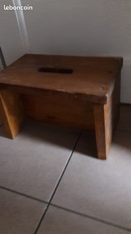 Tabouret en bois (image 2)