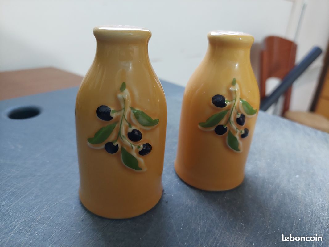 Service à œufs Coquetiers Céramique 4 Pers + Poivrier + Salière - Vintage