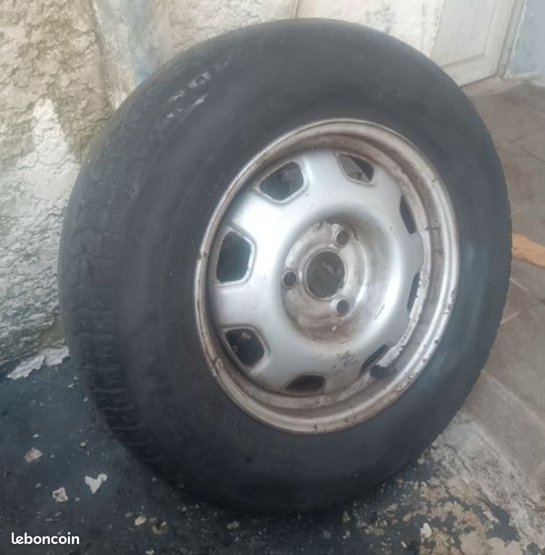 Roue pneu jante 175/70r13 ax Peugeot 106 3trous
20euro la roue (image 1)