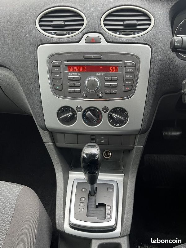 Ford FOCUS 1.6 100CH GHIA BVA 4P (VOLANT À DROITE) (image 12)