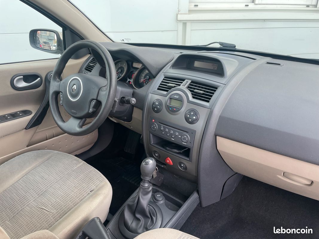 RENAULT MEGANE 2 - Expression 1.9 DCI 130 - Attelage - Voitures