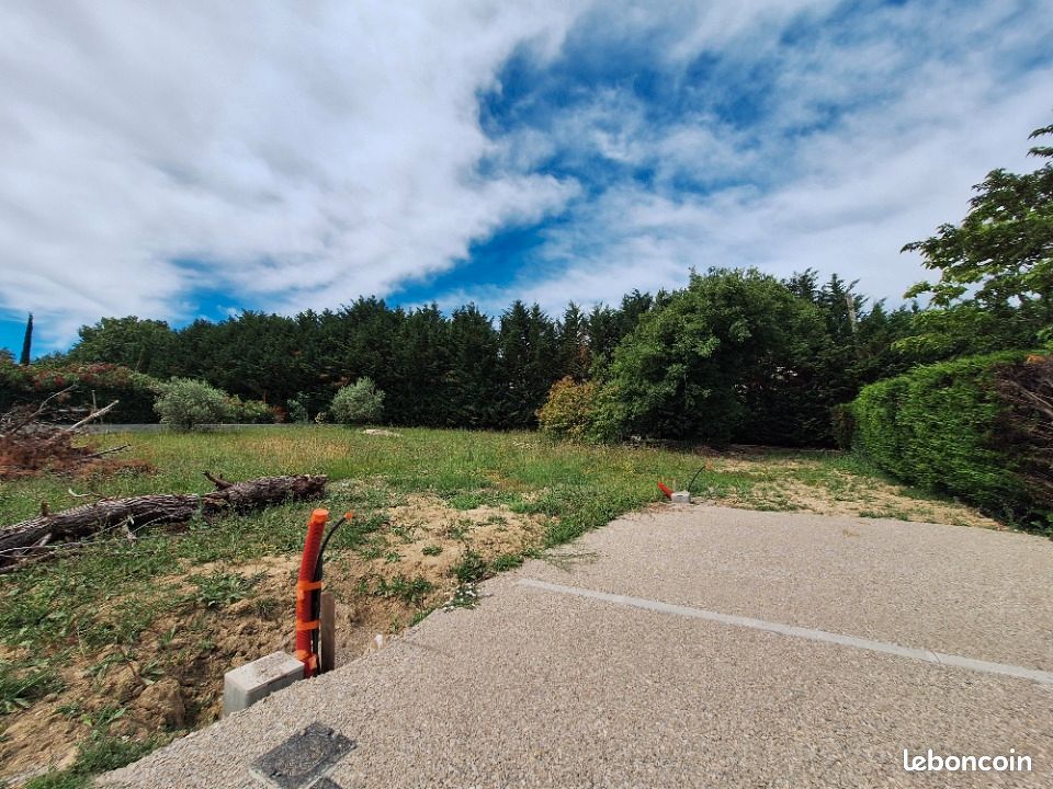 Terrain 709 m² Pierrevert · 155 000 €