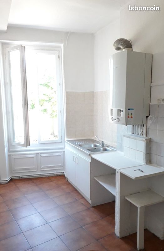 Appartement 3 pièces 92 m² · à Saint-Étienne · 92 m² · 600 €