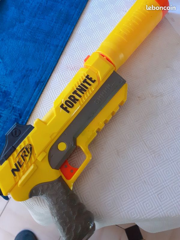 Vend NERF fortnite en bonne état marche (image 1)