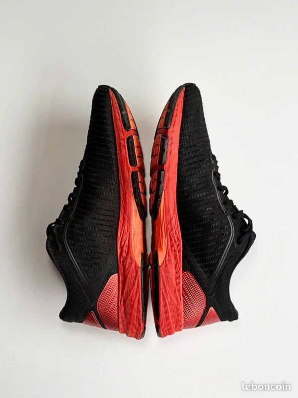 Basket Asics DynaFlyte Chaussure Running Sneakers 46 Black Red