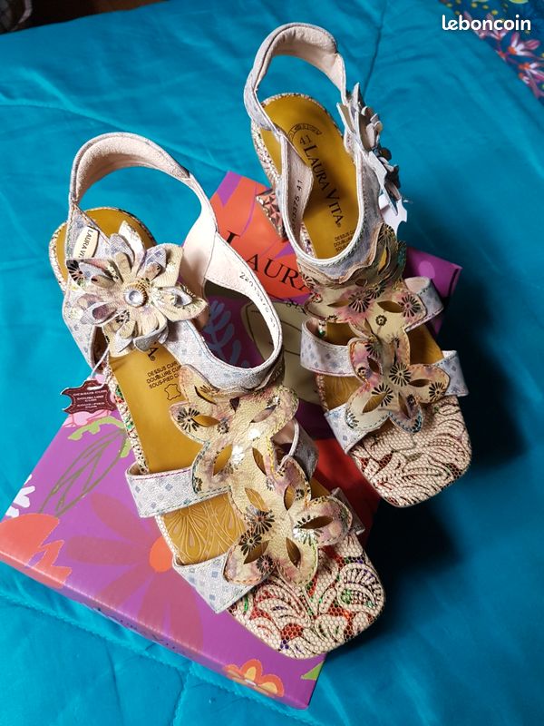 Laura Vita Sandales / nu-pieds Femme Beige pointure 41 - Neuve (image 1)